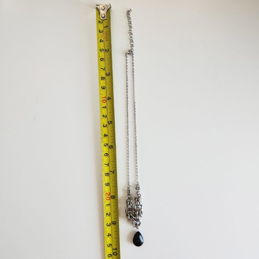 Gothic black teardrop and silver chainmail necklace with a small silver chain - Picture 6 of 8
